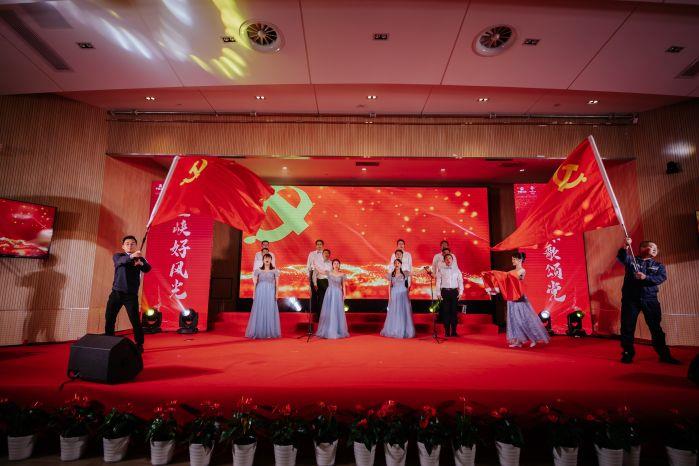 24.2、《我的祖國+英雄贊歌》江蘇運(yùn)維公司 24.2、《我的祖國+英雄贊歌》江蘇運(yùn)維公司